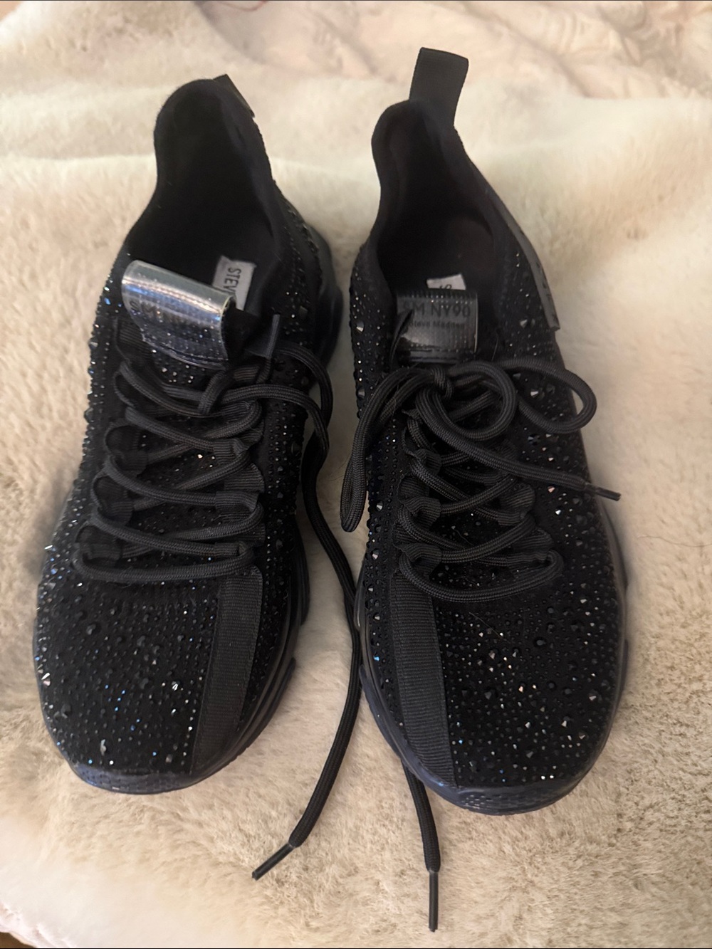 Steve Madden Black Rhinestone Knit Sneakers 7.5 but fits like an 8.5